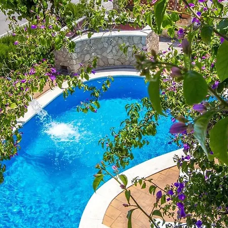Spacious In With Private Pool Appartamento